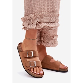 Chinelos femininos na plataforma de cortiça de camelo castanho 1