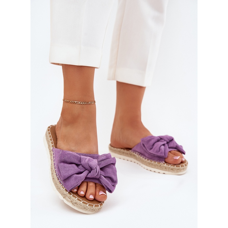 Flips femininos na plataforma com trança e arco violeta roxo 2