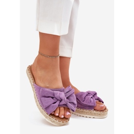 Flips femininos na plataforma com trança e arco violeta roxo 1