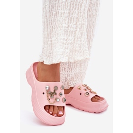 Flip de espuma feminina com pinos dourados rosa 1