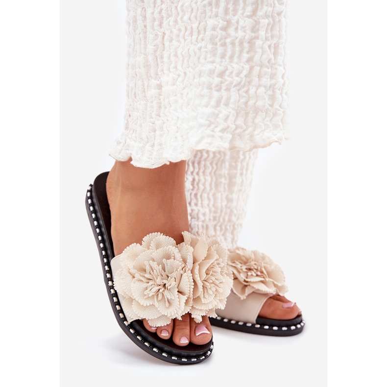 Chinelos femininos com flores materiais bege 1 Chinelos femininos com flores materiais bege 1