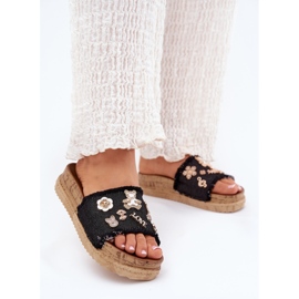 Chinelos femininos com pinos dourados na plataforma preta preto 2