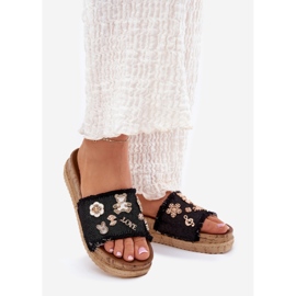 Chinelos femininos com pinos dourados na plataforma preta preto 1