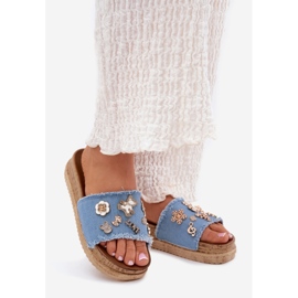 Chinelos femininos com pinos dourados na plataforma azul 1