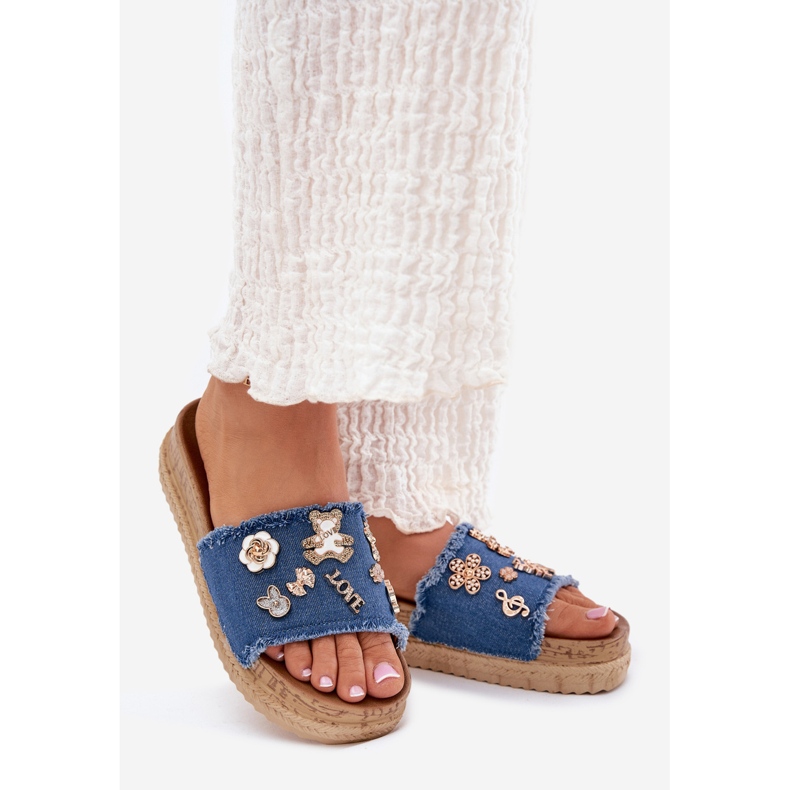 Flips femininos com pinos dourados na plataforma azul marinho 1 Flips femininos com pinos dourados na plataforma azul marinho 1