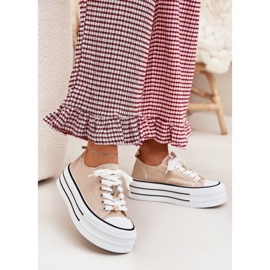 Tênis femininos na plataforma com pinos dourados bege 2