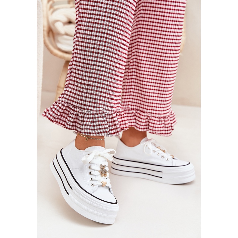 Tênis femininos na plataforma com pinos dourados brancos 2