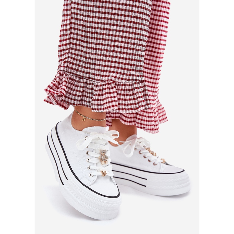 Tênis femininos na plataforma com pinos dourados brancos 1