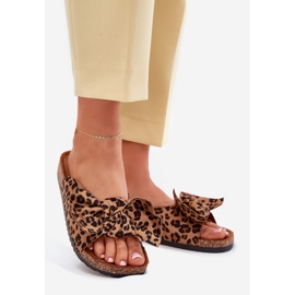 Chinelos femininos em uma sola de cortiça com uma tigela de arco castanho 1 Chinelos femininos em uma sola de cortiça com uma tigela de arco castanho 1