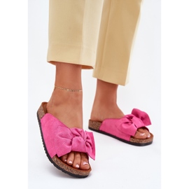 Flip de mulheres em uma sola de cortiça com um arco de fúcsia rosa 2 Flip de mulheres em uma sola de cortiça com um arco de fúcsia rosa 2