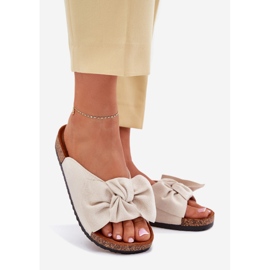 Chinelos femininos na sola de cortiça com arco bege 1 Chinelos femininos na sola de cortiça com arco bege 1