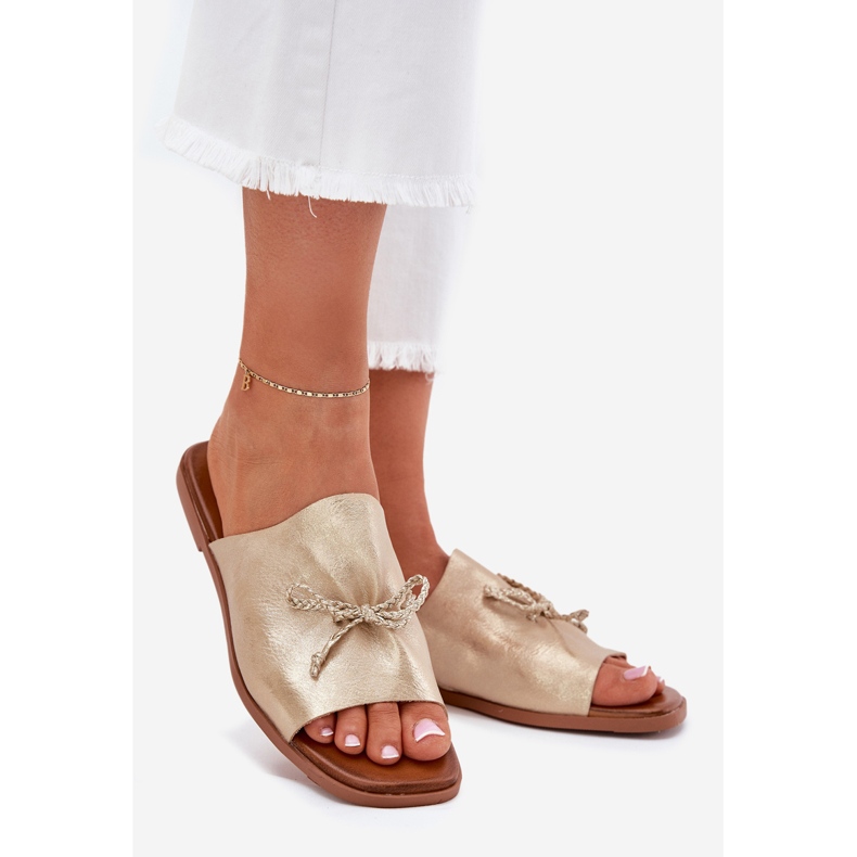 EVento Flipes de mulheres lisadas com uma encadernação de ouro decorativa dourado 1