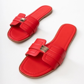 Chinelos de mulheres vermelhas com um ornamento no cinto vermelho 1