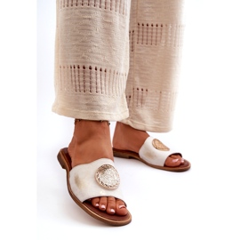 Chinelos de couro Zazoo 2938 com salto plano e decoração dourada, escovados branco 1 Chinelos de couro Zazoo 2938 com salto plano e decoração dourada, escovados branco 1