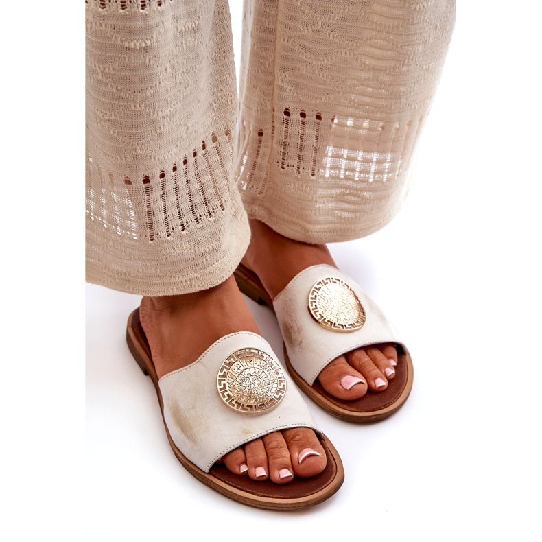 Chinelos de couro Zazoo 2938 com salto plano e decoração dourada, escovados branco 3 Chinelos de couro Zazoo 2938 com salto plano e decoração dourada, escovados branco 3