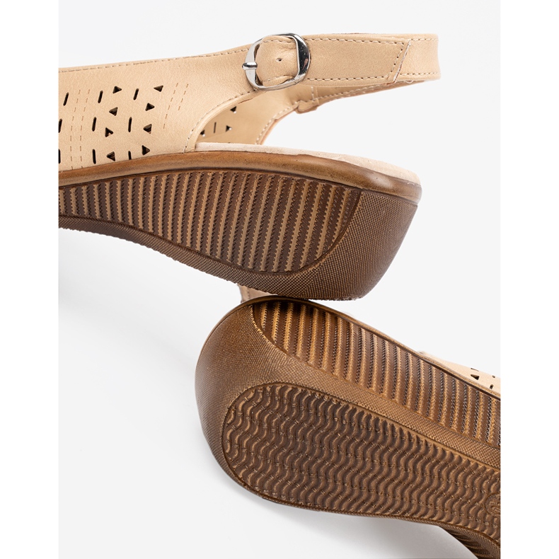 Shelvt Sandálias de cunha bege com recortes 1