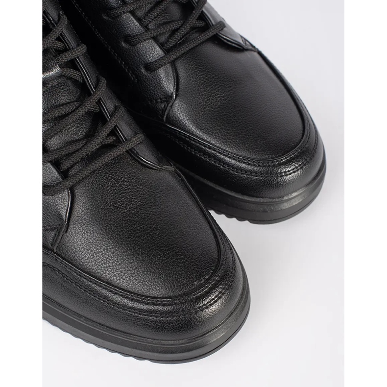 Sapatos masculinos isolados pretos 1