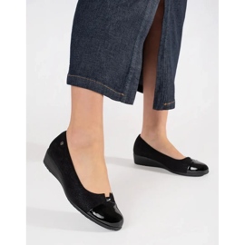 Goodin Sapatos pretos com um dedo envernizado 1