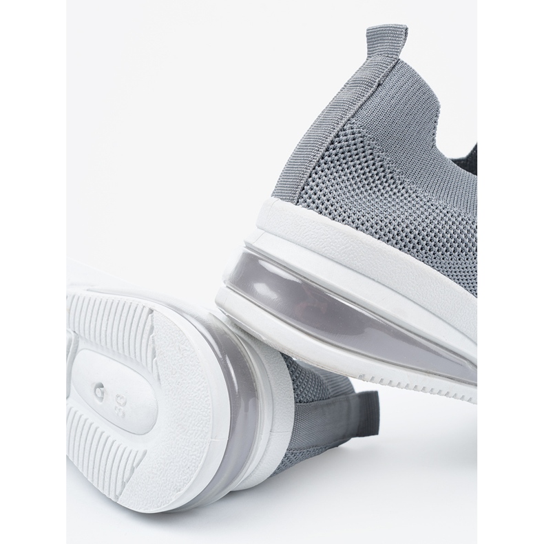 Sapatos esportivos em forma de cinza 2