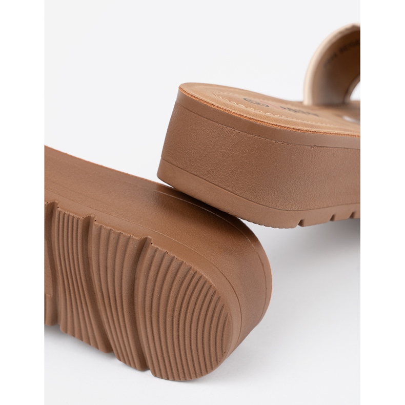 Seastar Chinelos decorados com um grampo dourado 1