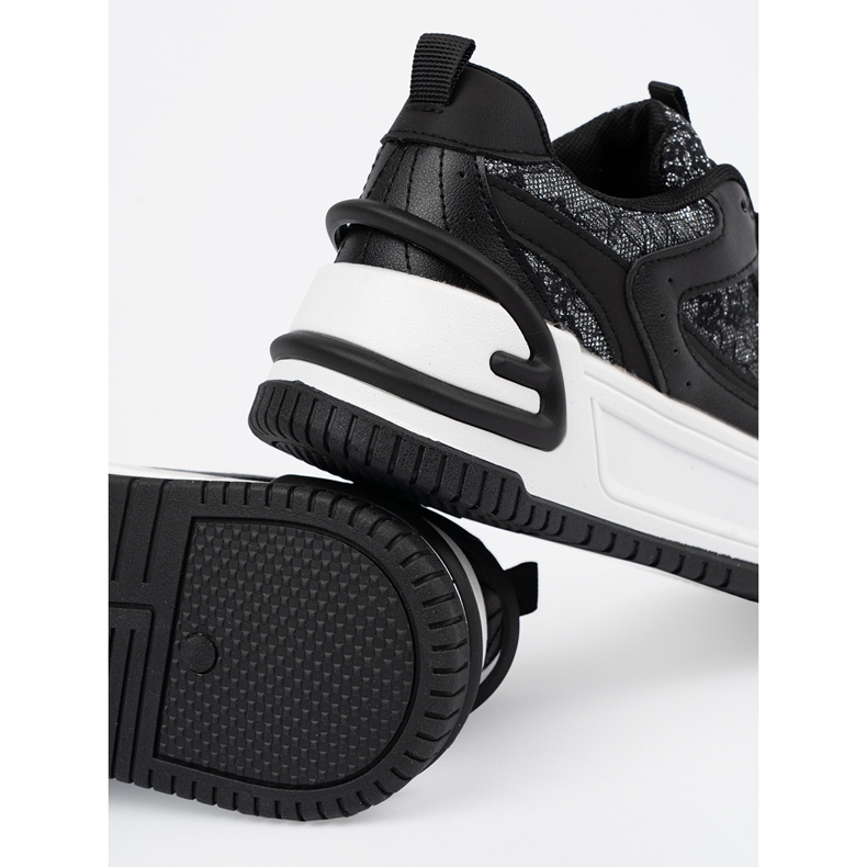Tênis femininos com renda em preto e branco 1