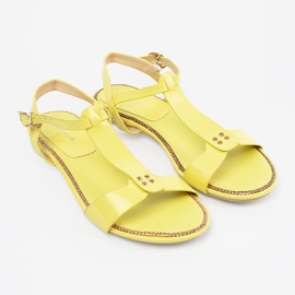 Sandálias amarelas em uma sola plana amarelo 2