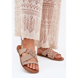 Sandálias femininas de grama plana com pregos dourados bege 2 Sandálias femininas de grama plana com pregos dourados bege 2