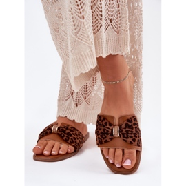 Chinelos femininos de grama plana com um arco de camelo marrom 2