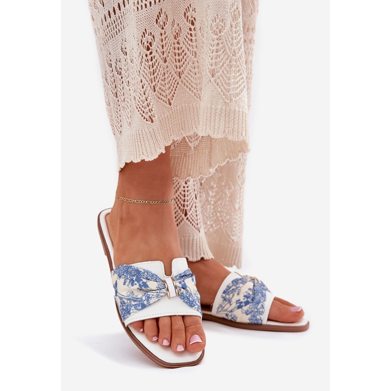 Chinelos femininos de grama plana com um laço branco 1 Chinelos femininos de grama plana com um laço branco 1