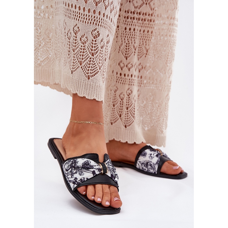 Chinelos femininos de grama plana com um laço preto 2