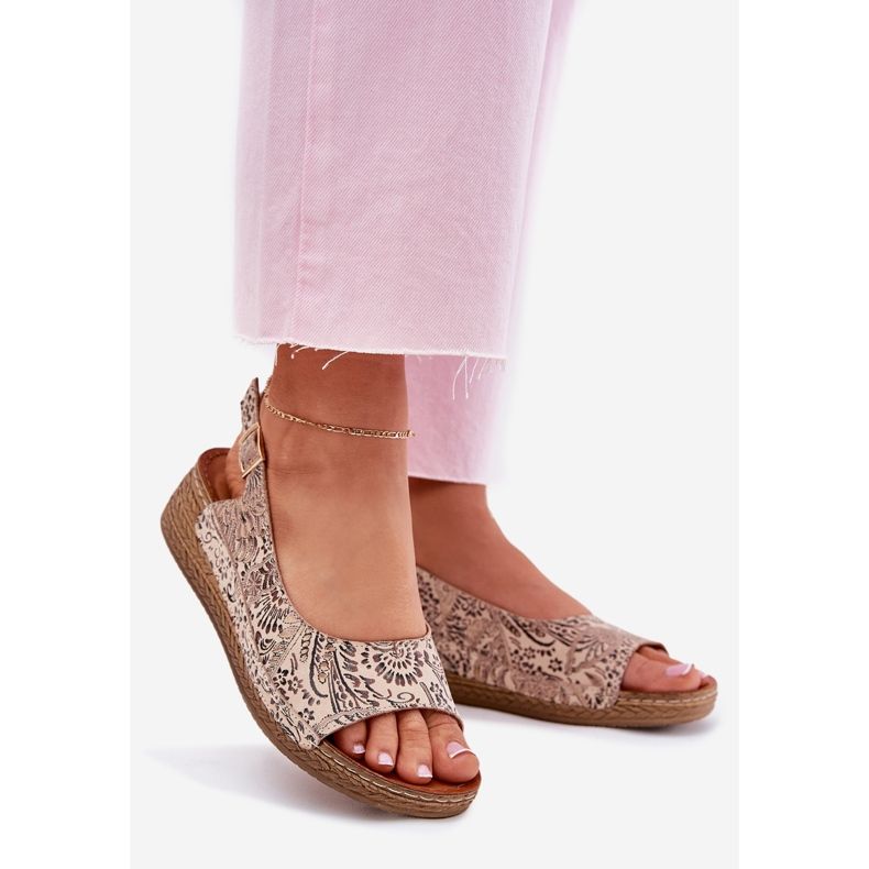 Sandálias de couro feminino na cunha Maciejka L7069-04 bege 1