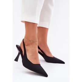 Sandálias femininas em um alfinete preto 2