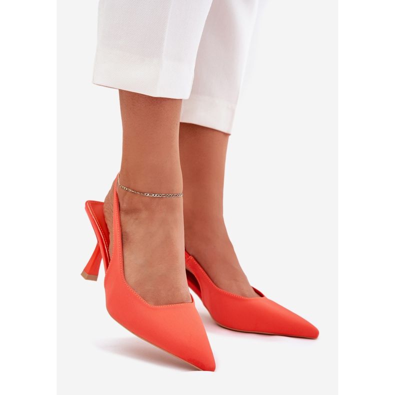 Sandálias femininas em um alfinete laranja 1