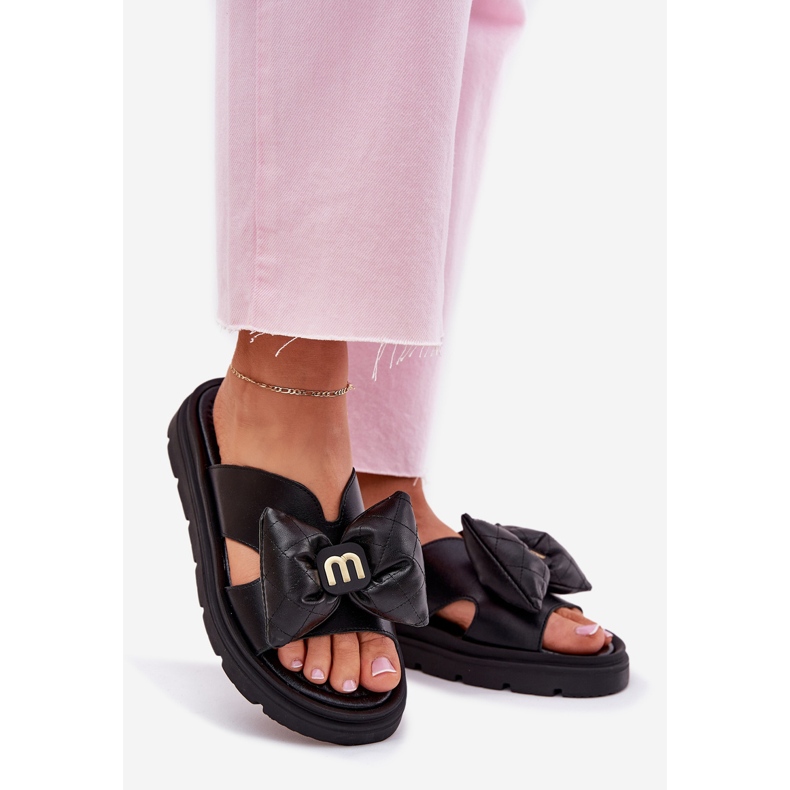 Flip de couro feminino na plataforma com Chebello 4647 Black Bow preto 1