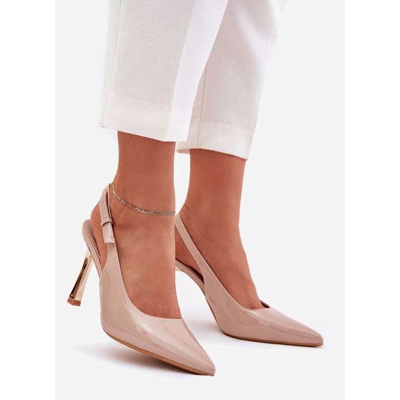 Saltos altos pintados com um salto aberto e pontas pontiagudas bege 1 Saltos altos pintados com um salto aberto e pontas pontiagudas bege 1