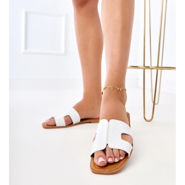 Abas brancas em uma sola plana com prensagem branco 2 Abas brancas em uma sola plana com prensagem branco 2