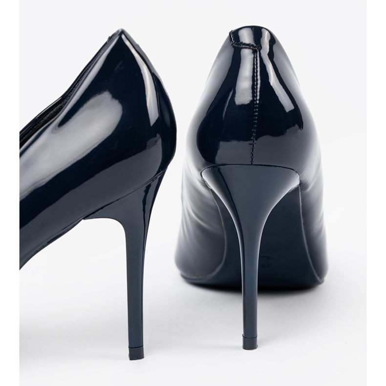 Bombas pegadas azul marinho em um salto alto 2 Bombas pegadas azul marinho em um salto alto 2