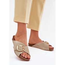 Chinelos de couro com uma pinça dourada maciejka 07000-22 pistache verde 2 Chinelos de couro com uma pinça dourada maciejka 07000-22 pistache verde 2