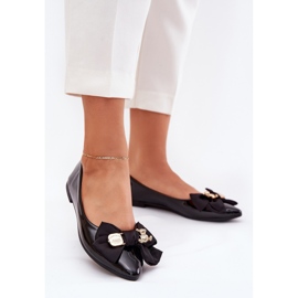 Bailarinas pintadas com um arco e um broche dourado preto 2