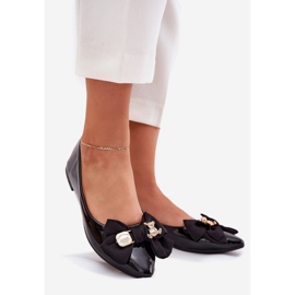 Bailarinas pintadas com um arco e um broche dourado preto 1