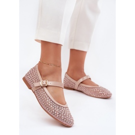 Ballerinas femininas decoradas com cinto e um bege de grampo 2 Ballerinas femininas decoradas com cinto e um bege de grampo 2