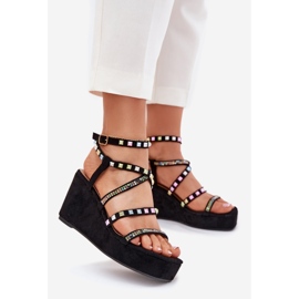 Sandálias femininas para cunha com decoração em listras pretas preto 1