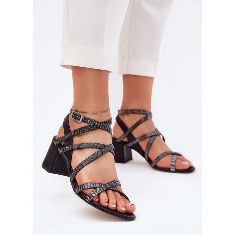 Sandálias de couro feminino com listras no Maciejka Post 06969-01 Black preto 2