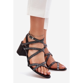 Sandálias de couro feminino com listras no Maciejka Post 06969-01 Black preto 1