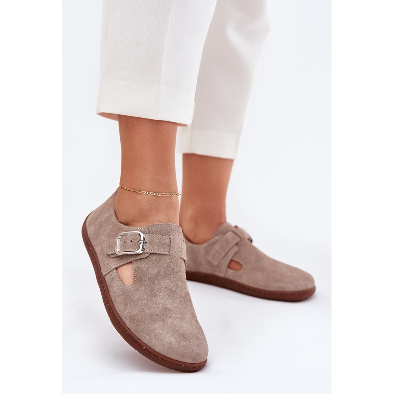 Sapatos de camurça feminina com uma fivela de Zazoo N1261 bege 2