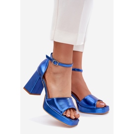 Sandálias femininas pintadas no poste azul 1