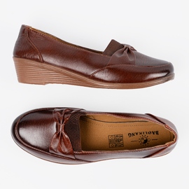 Sapatos baixos marrons com um arco castanho 1