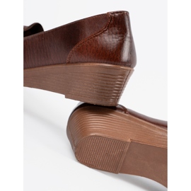 Sapatos baixos marrons com um arco castanho 2