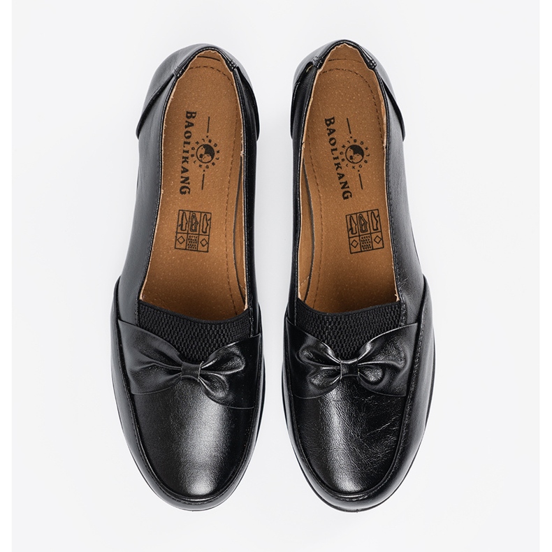 Sapatos deslizantes pretos com um arco 2