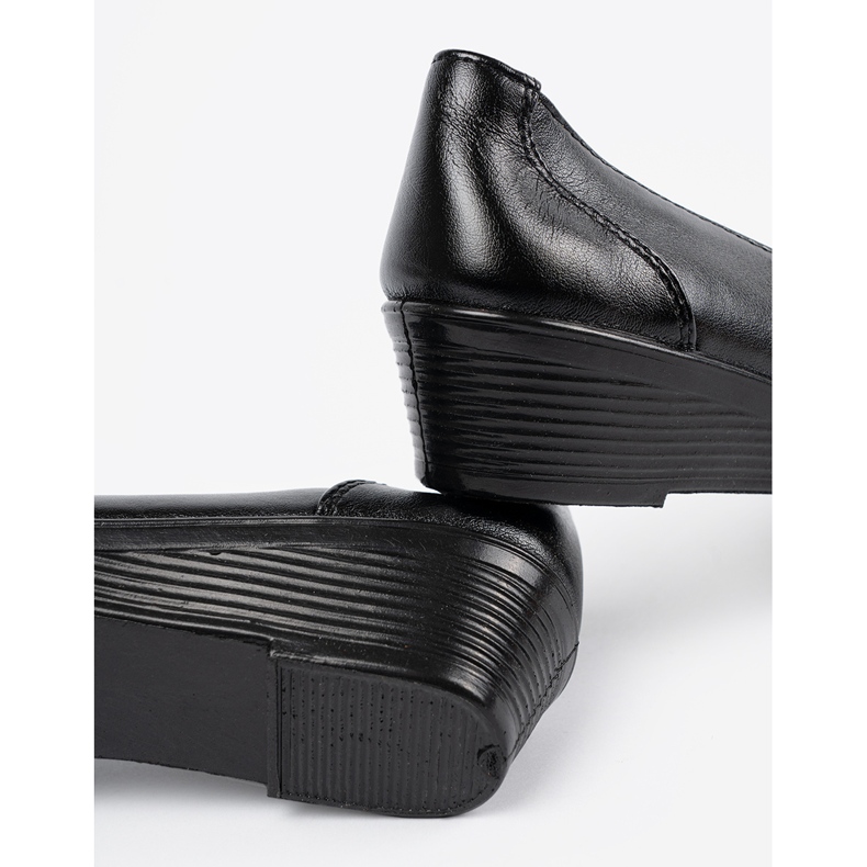 Sapatos femininos com bordado decorativo preto 2